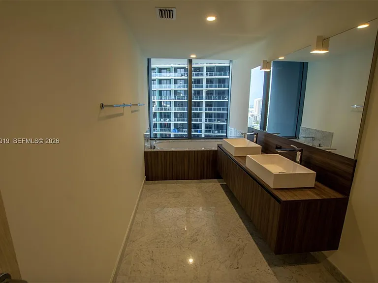 1000 Brickell Plz #2809 — Photo 5