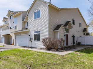 9017 Sawgrass Gln, Maple Grove, MN 55311