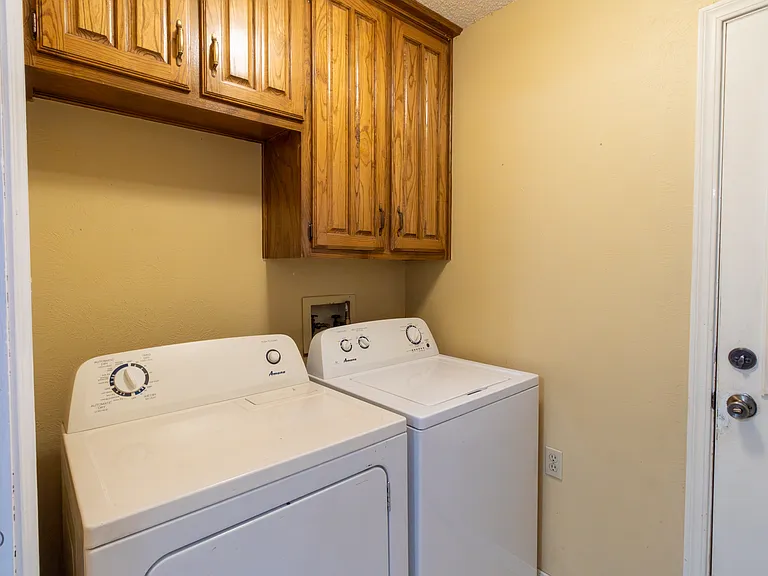 1535 Primrose Dr — Photo 32