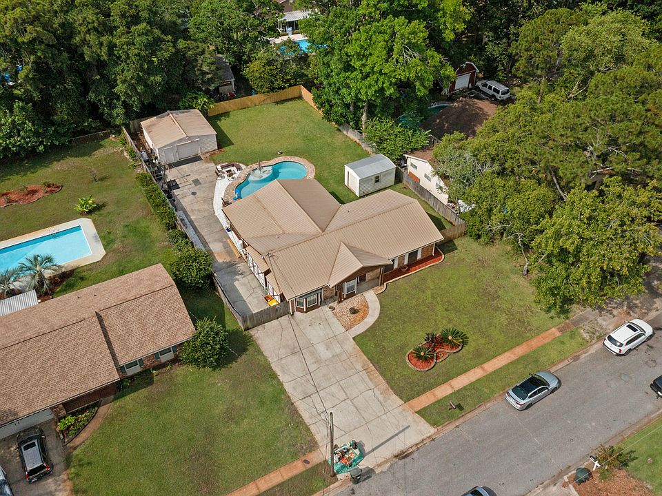 1st image of 324 Parkway Pl