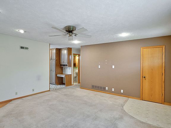 5th image of 2251 S Ohio St