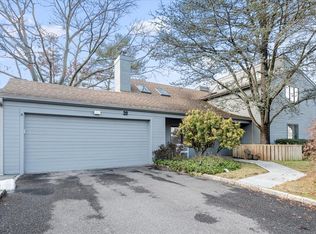 20 Whitman Rd, Great Neck, NY 11023