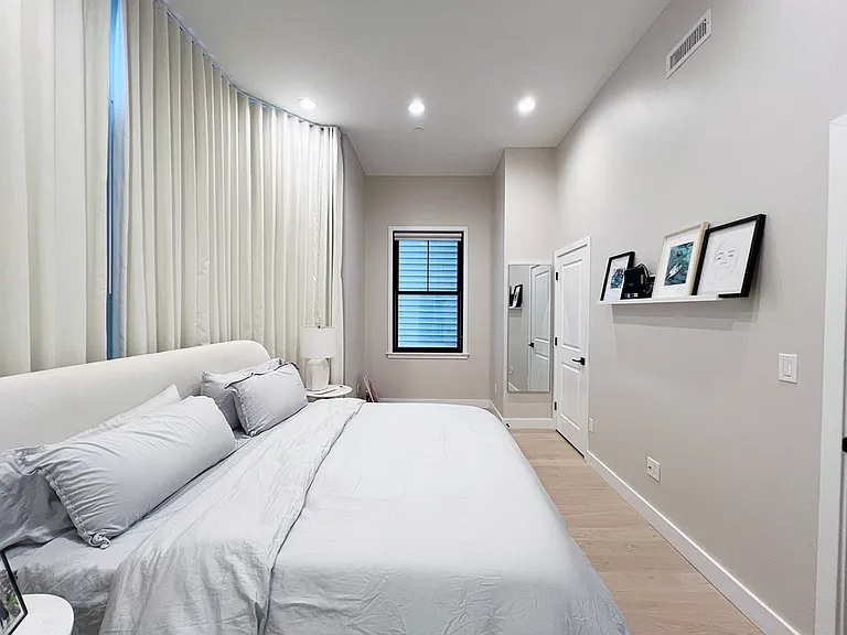 360 Meridian St #7 — Photo 11