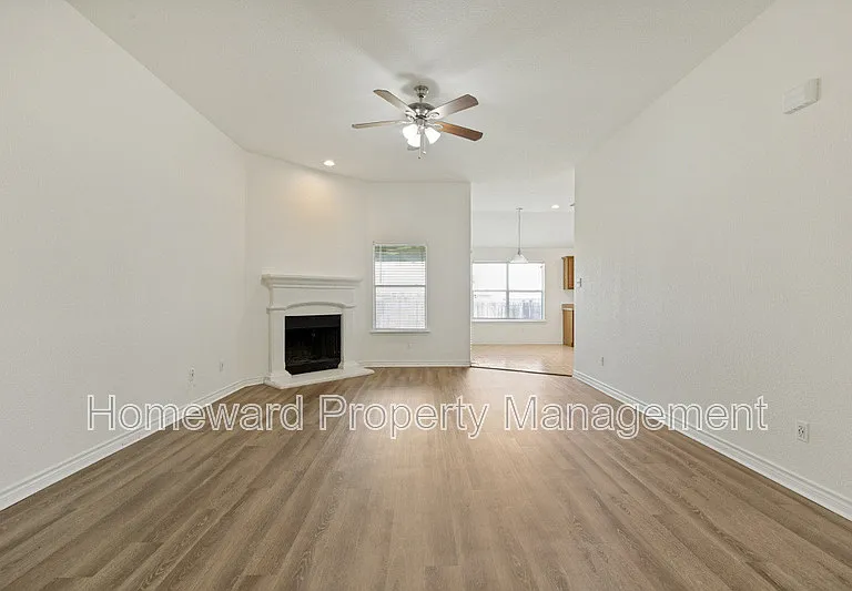 900 San Felipe Trl — Photo 2