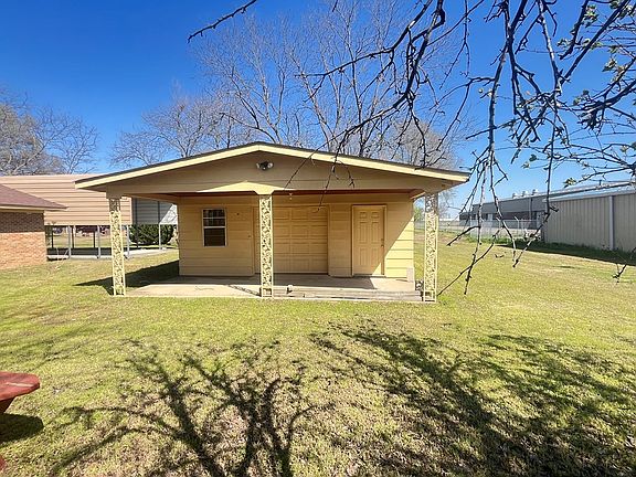 3rd image of 912 Gentry Dr