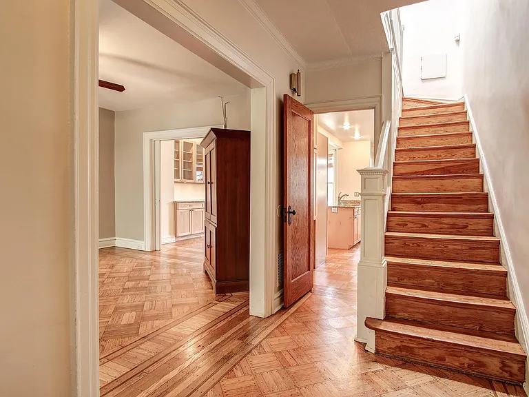 Entryway: stairwell and LR to left