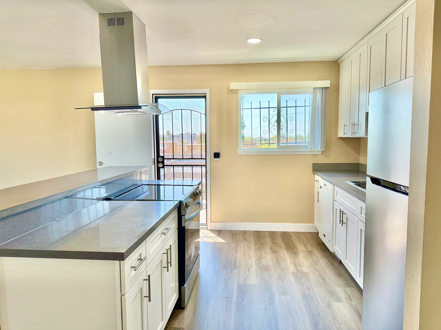 3 bed, $3,795 — Photo 4