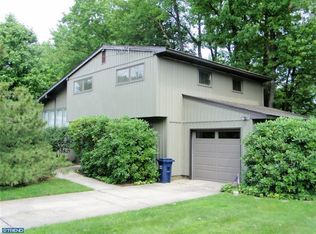 7 Hillsdale Rd, Lawrence Township, NJ 08648