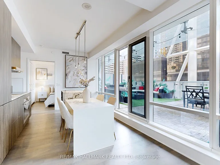 1 Bloor St E #520 — Photo 5