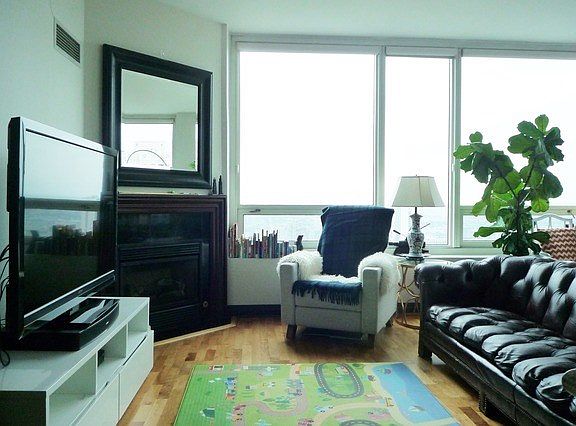 3rd image of 33 W Ontario St APT 44E