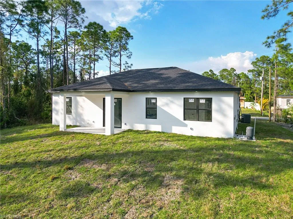 3 bed, 2.0 bath, 1630 sqft, $2,100 — Photo 3