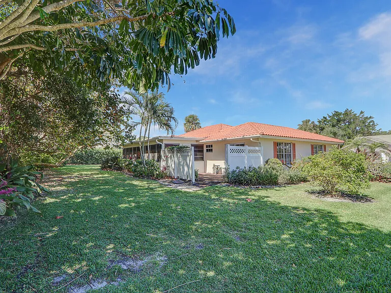 8574 SE Seagrape Way — Photo 35