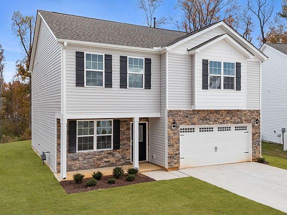 4th image of 1002 Middlecrest Drive