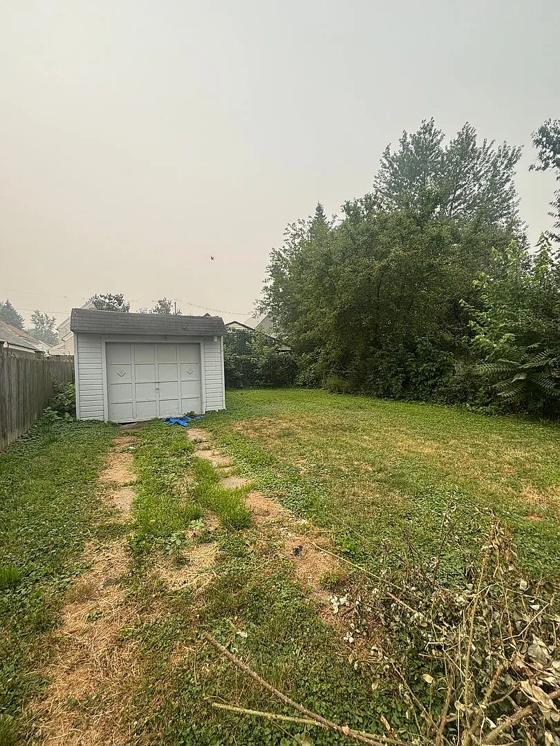 2bd Single Cash Pay/Section 8 — Photo 2