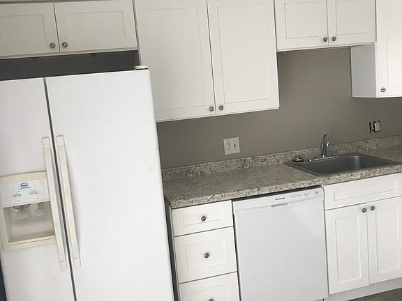 2nd image of 3004 Stoneleigh Dr