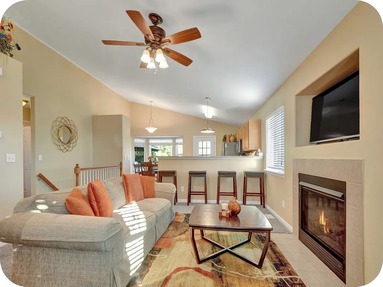 4 bed, 2100 sqft, $2,900 — Photo 3