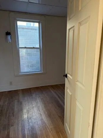 2 bed, 800 sqft, $2,500 — Photo 3