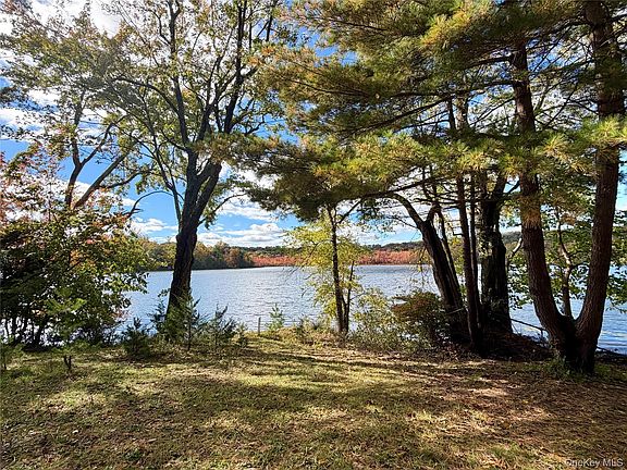 2nd image of 304 Round Lake Terrace