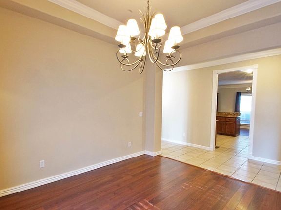 5th image of 609 S Oak Ave