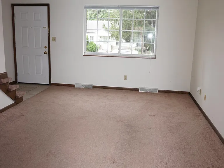 402 Hansford St #3 — Photo 2