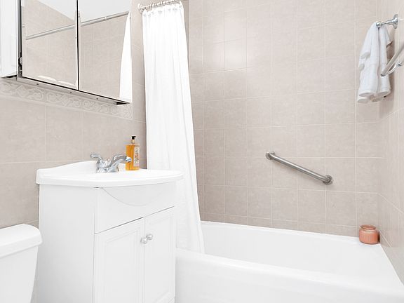 5th image of 150 W End Ave APT 25R