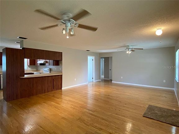 3rd image of 36146 Hickory St