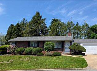 105 Longview Dr, Cranston, RI 02920