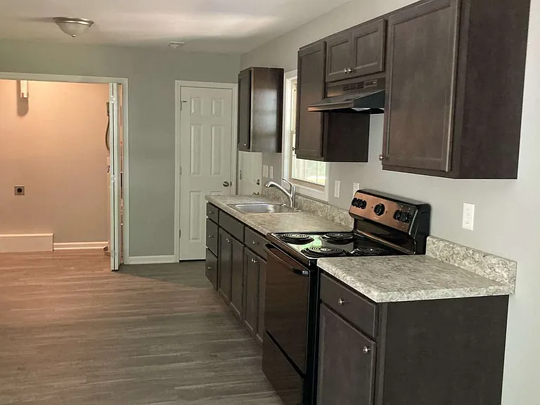 511 E Parkview Dr — Photo 5