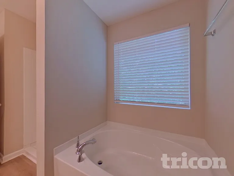 333 Daffodil Dr — Photo 9