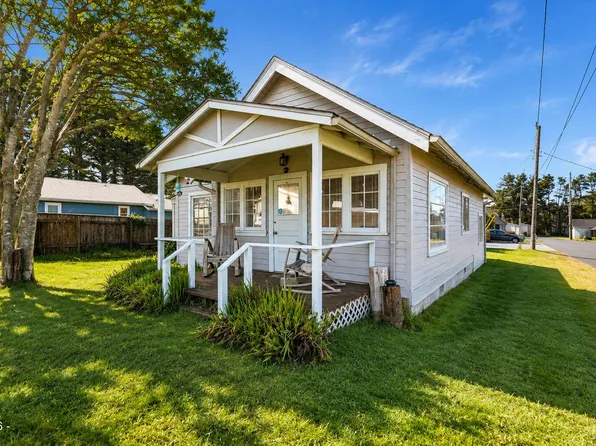 1514 NE 11th St, Lincoln City, OR 97367