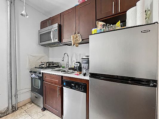 3rd image of 70 W 109th St APT 5