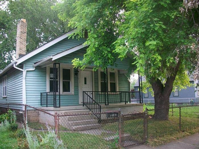 1st image of 810 Thomas Ave