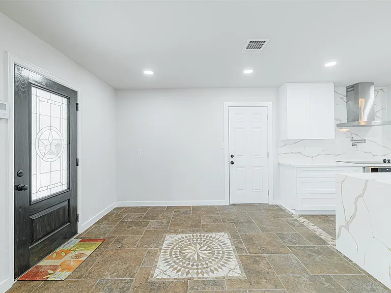 10055 Larston St — Photo 4