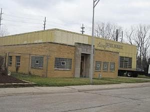 3rd image of 2080 N Hawthorne Ave