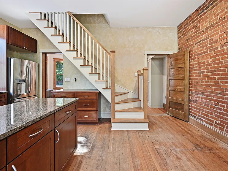 922 E Capitol St NE — Photo 15