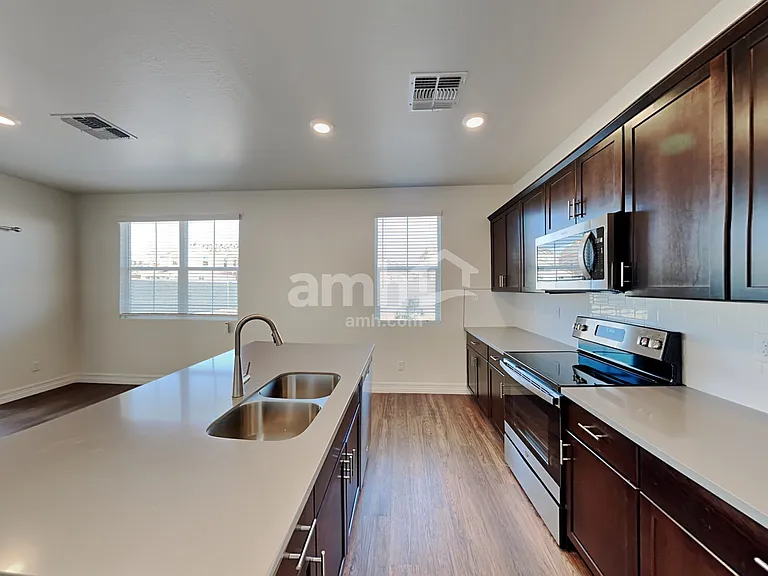 21467 S 231st St — Photo 3