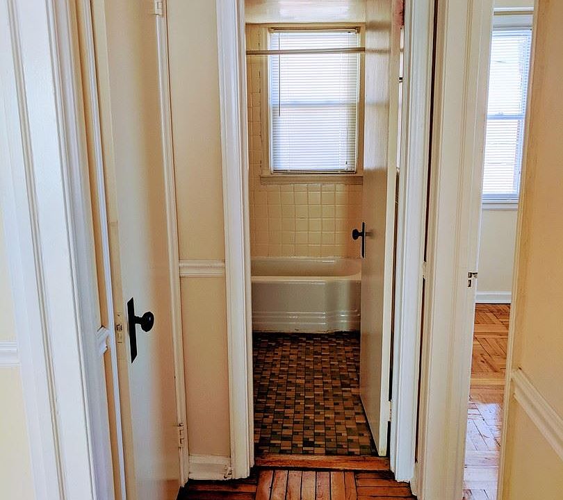 1st image of 2704 Kensington Ave APT 03