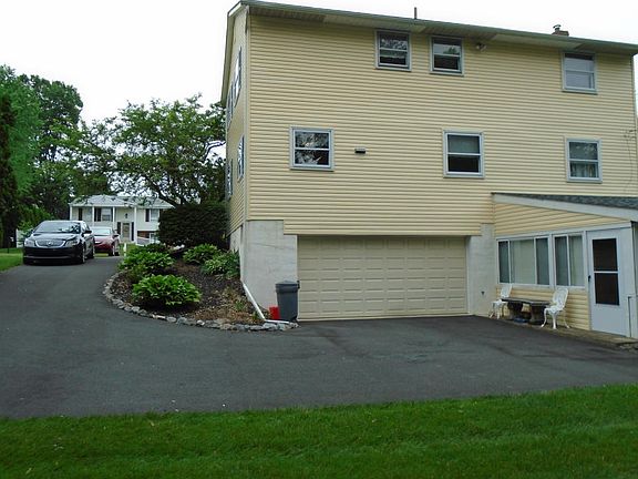 5th image of 352 Ashford Dr