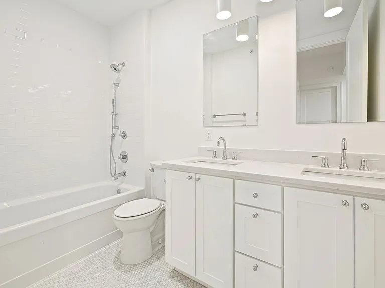 4621 S 47th St — Photo 10