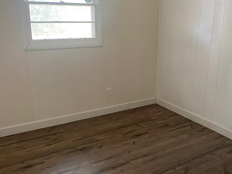 1606 E Greenbrier Dr — Photo 5