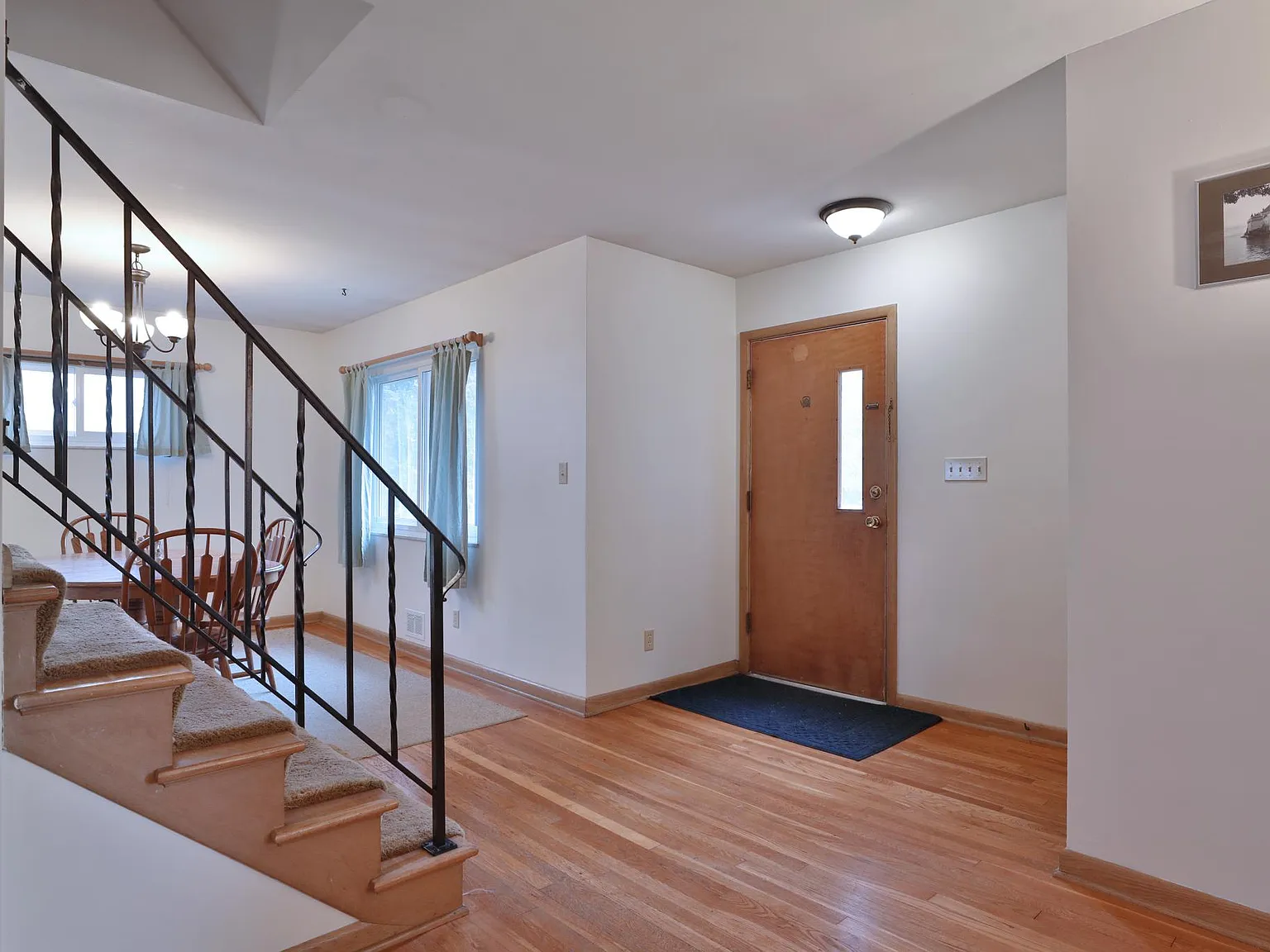 4 bed, 2313 sqft, $2,950 — Photo 2