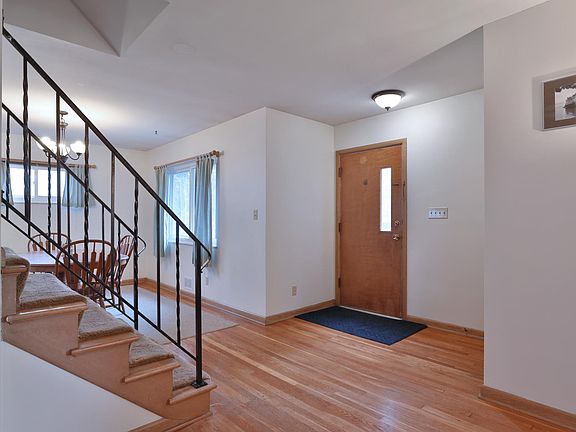 2nd image of 714 Island Ct