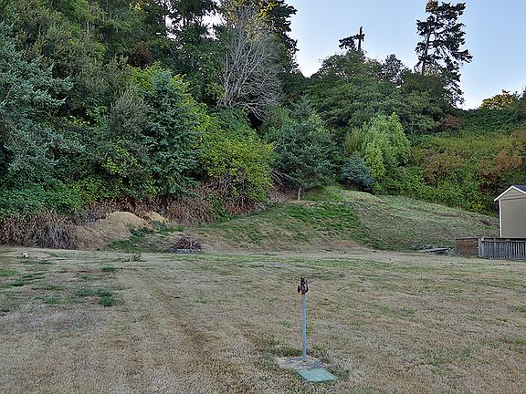 2nd image of 3819 Driftwood Dr
