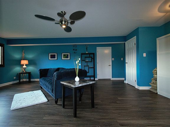3rd image of 325 W Waverly Ct