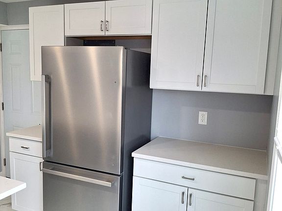 5th image of 1163-1203 E Erie Ave #6