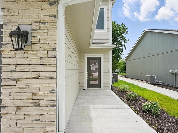 5th image of 801 Highland Dr
