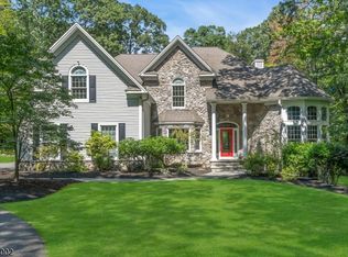 4 Oak Ln, Califon, NJ 07830
