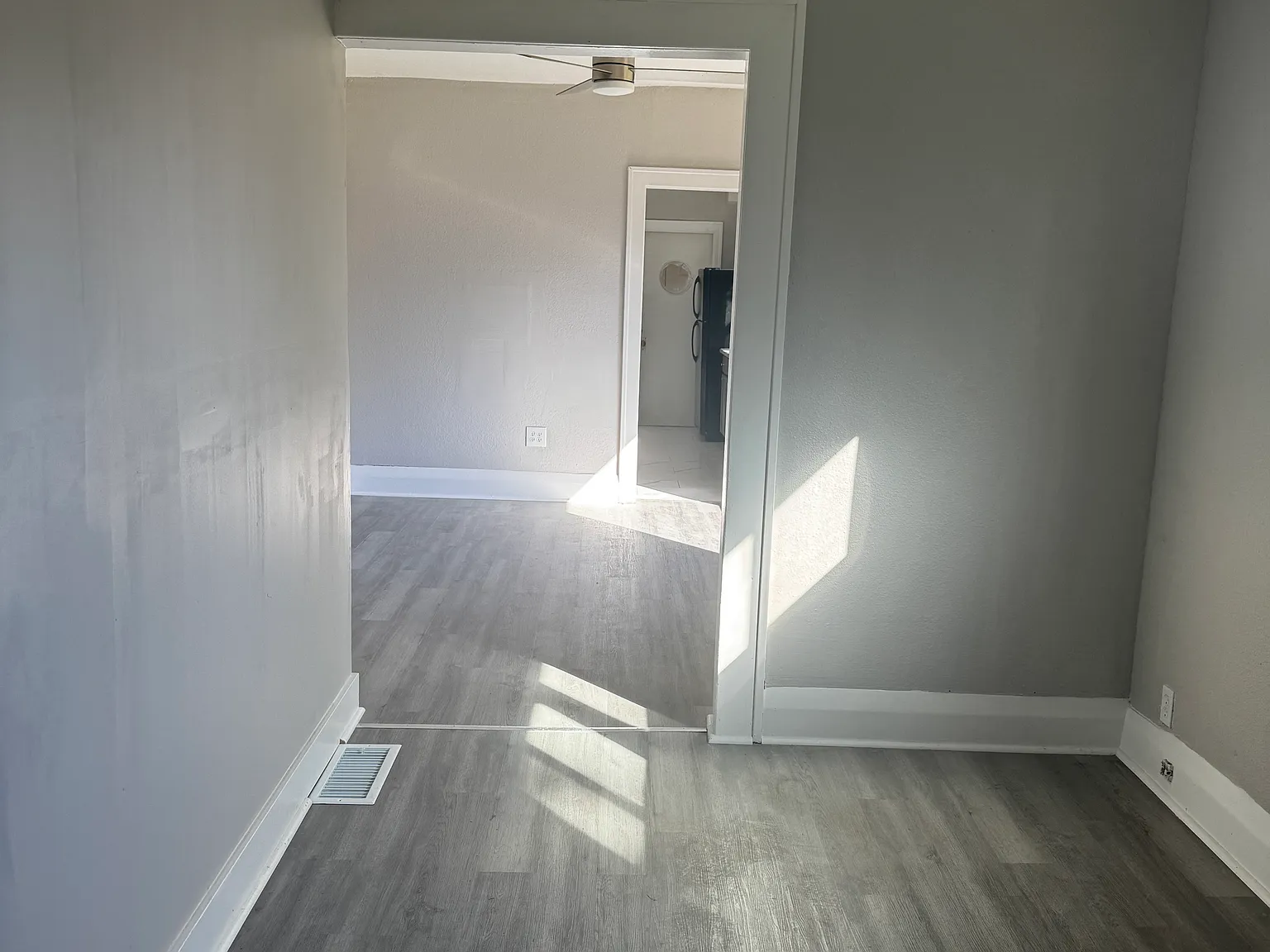 2726 Lawrence Ave — Photo 2
