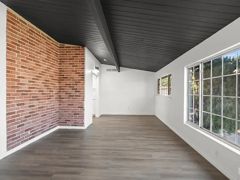 2904 Cornell St — Photo 9