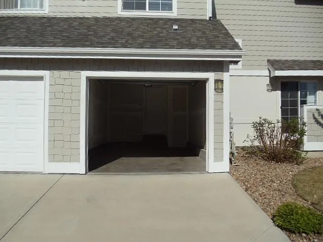 3 bed, 2.5 bath, 1464 sqft, $2,050 — Photo 3